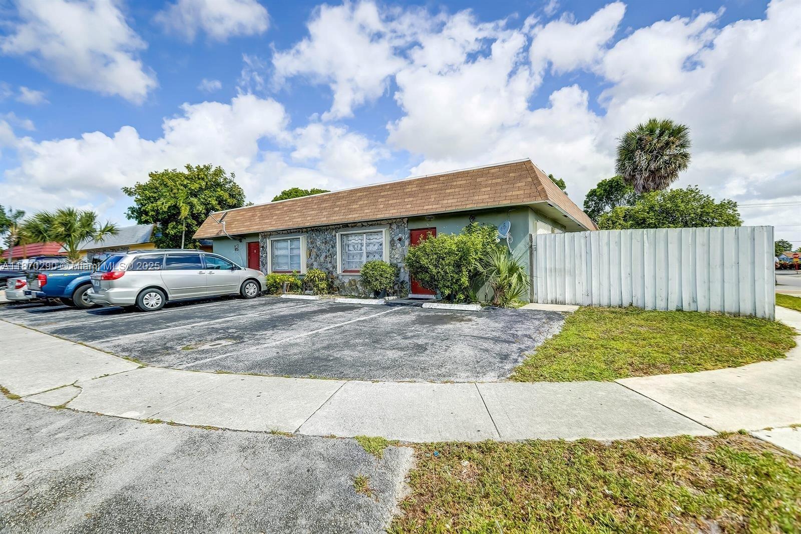 7801 SW 10th St, North Lauderdale FL 33068