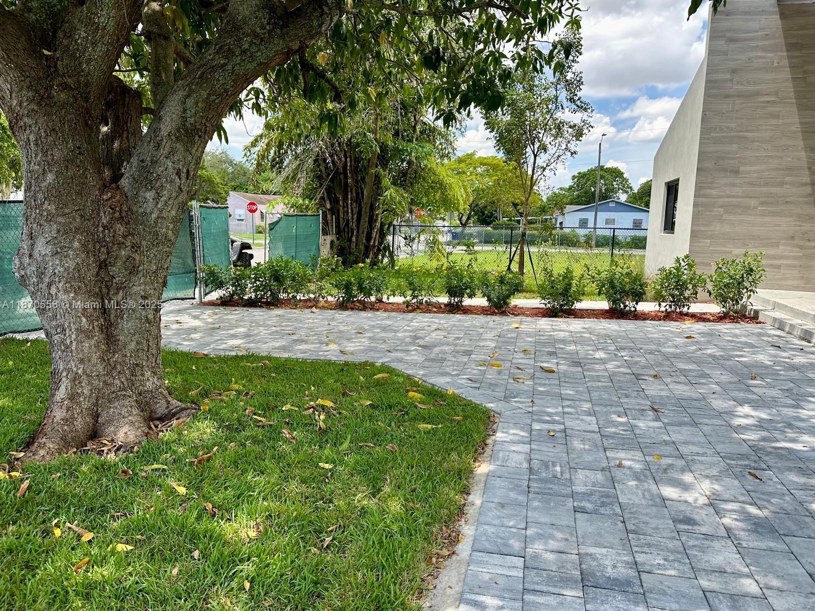 929 NW 60th St, Miami FL 33127 photo 2