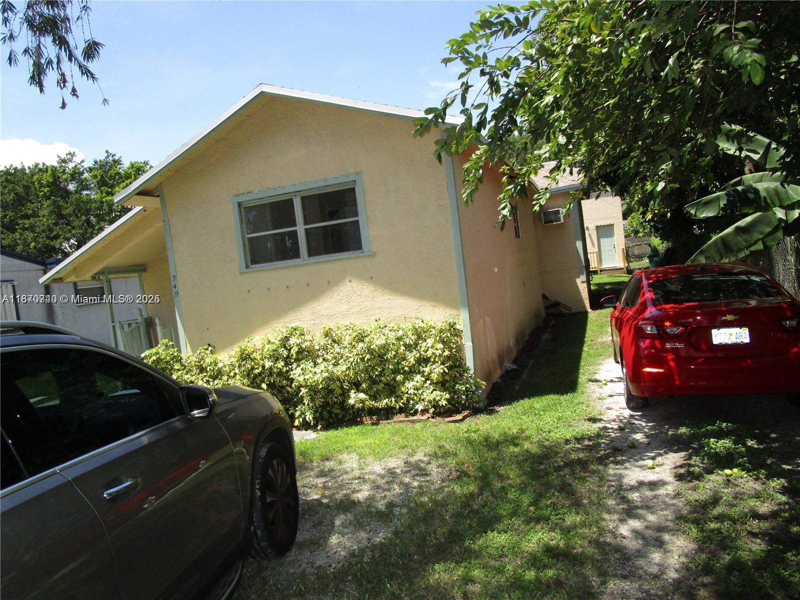 349 Cypress Ave, Pahokee FL 33476