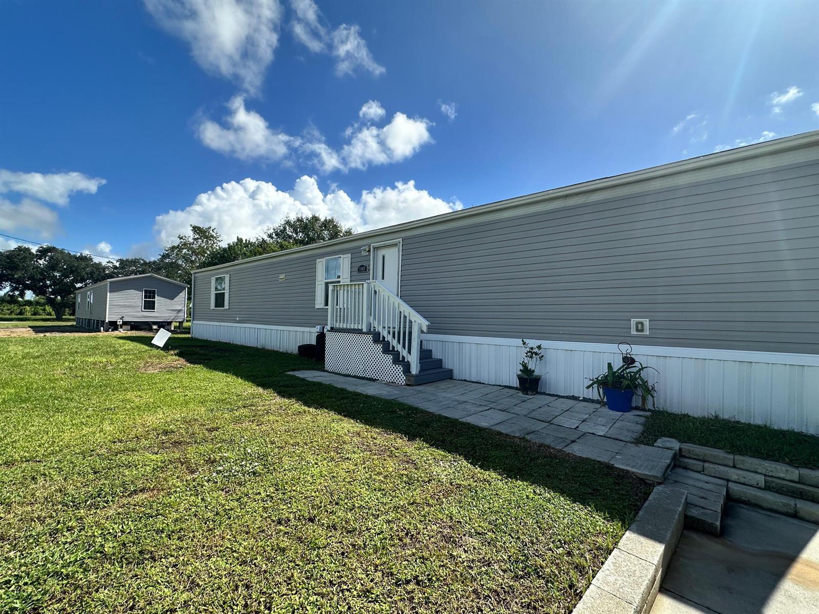 5945 SE 95th Trail Trail, Okeechobee FL 34974 photo 2