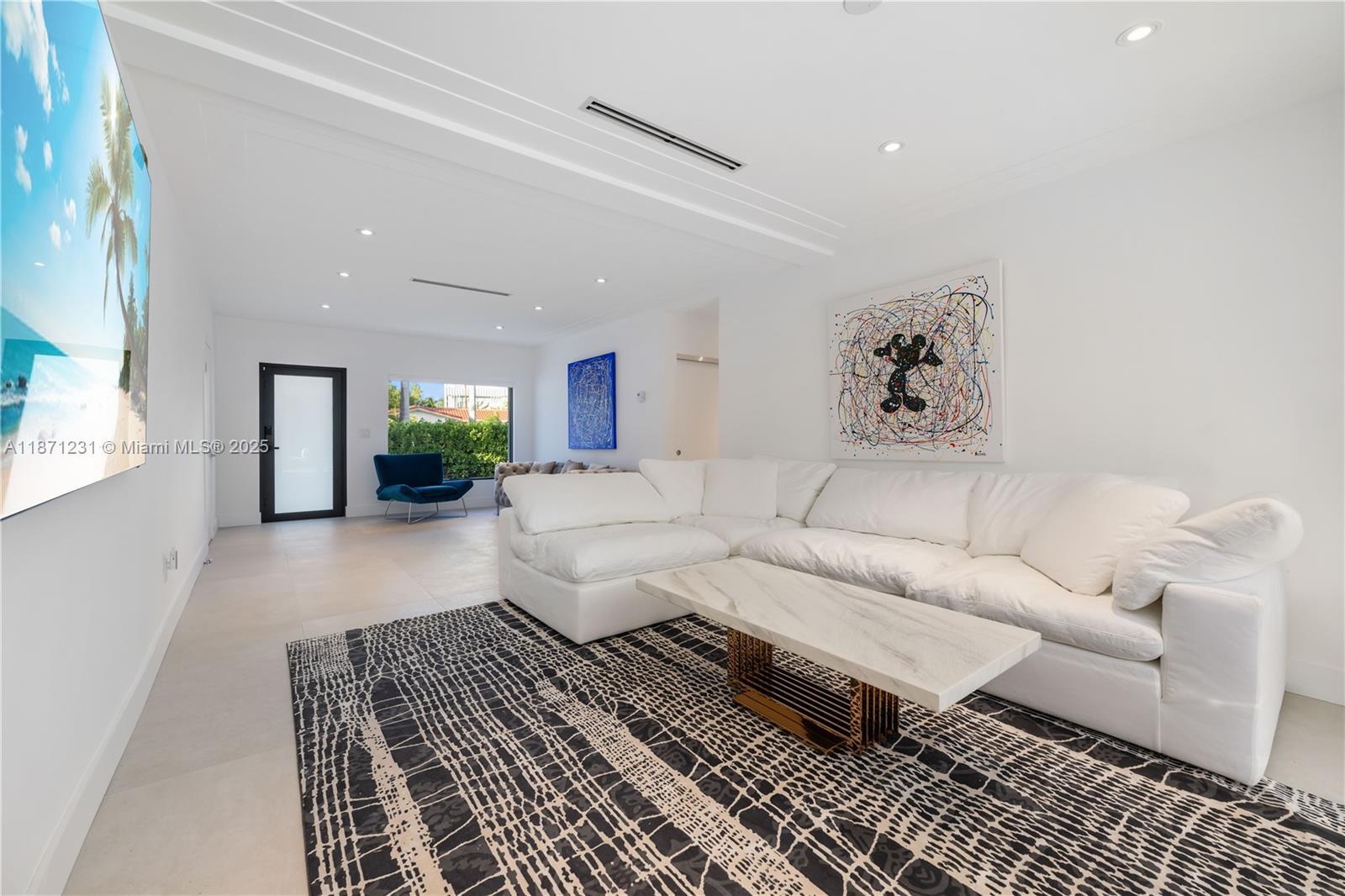 900 W 47th Ct, Miami Beach FL 33140 photo 2