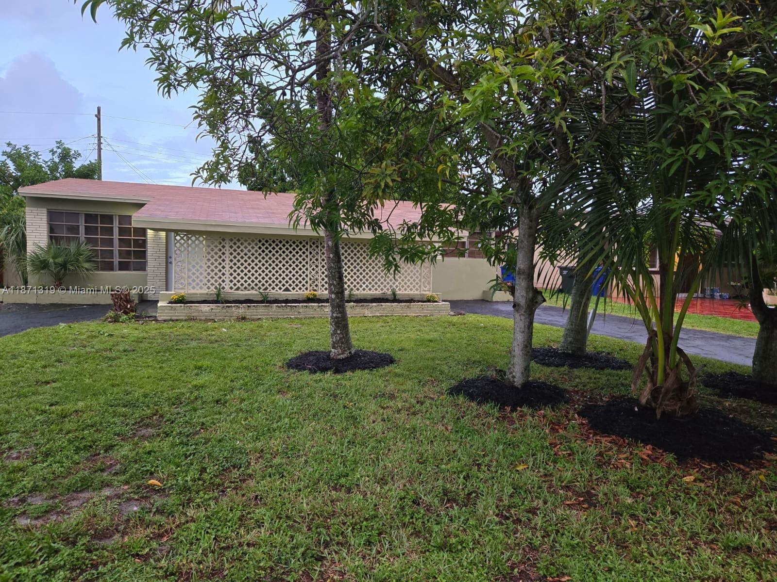 6751 Meade St, Hollywood FL 33024