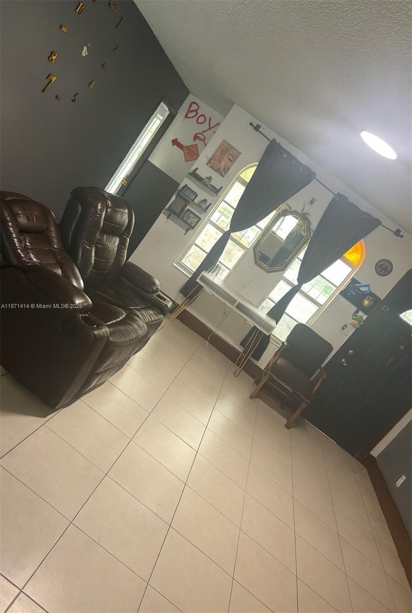 375 E Okeechobee Rd, Hialeah FL 33010 photo 2