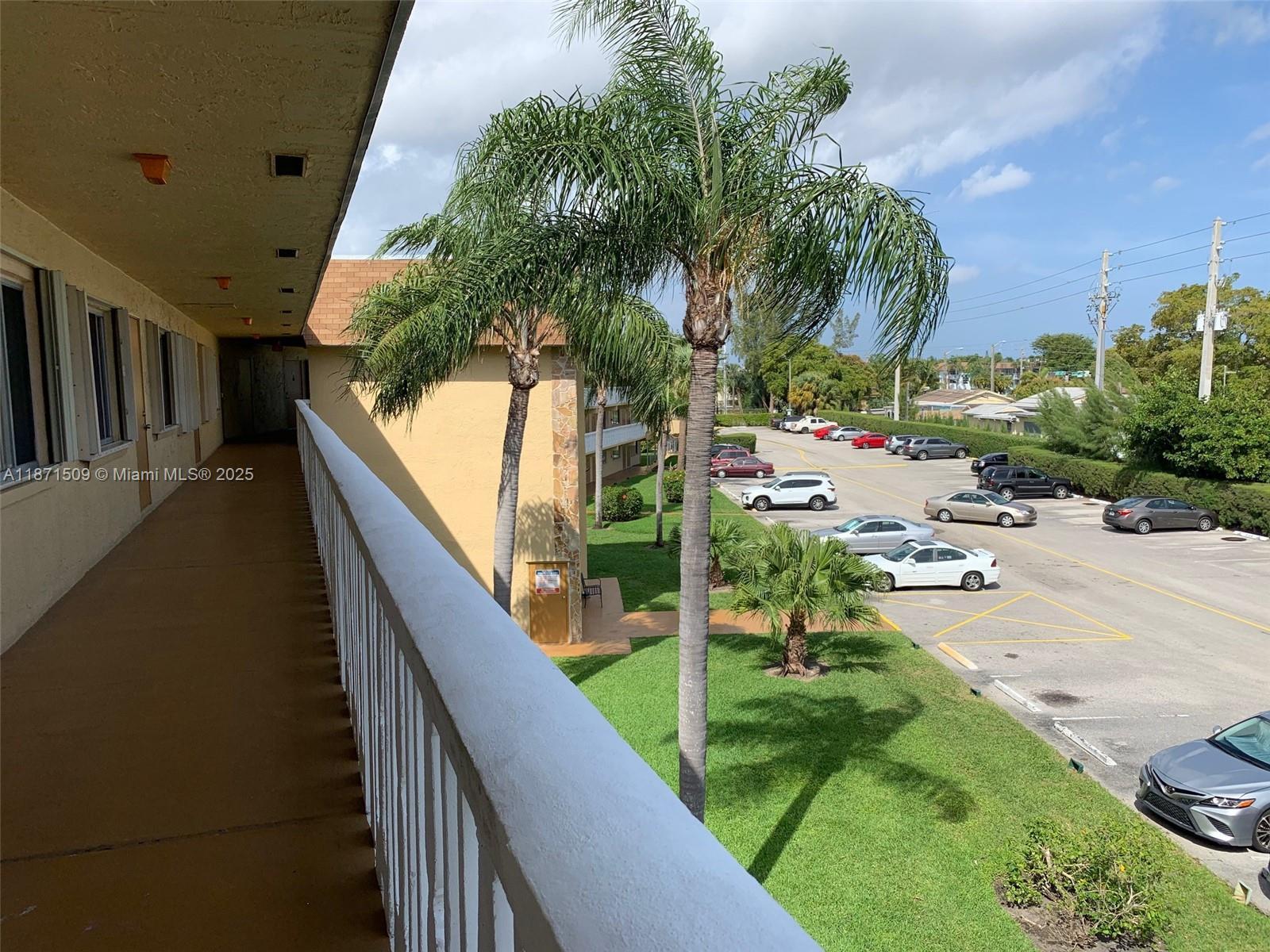 600 Village Green Ct # 308, Palm Springs FL 33461