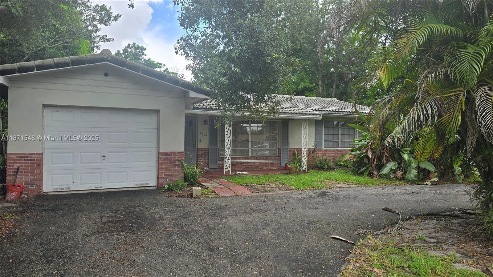 5420 Pierce St, Hollywood FL 33021