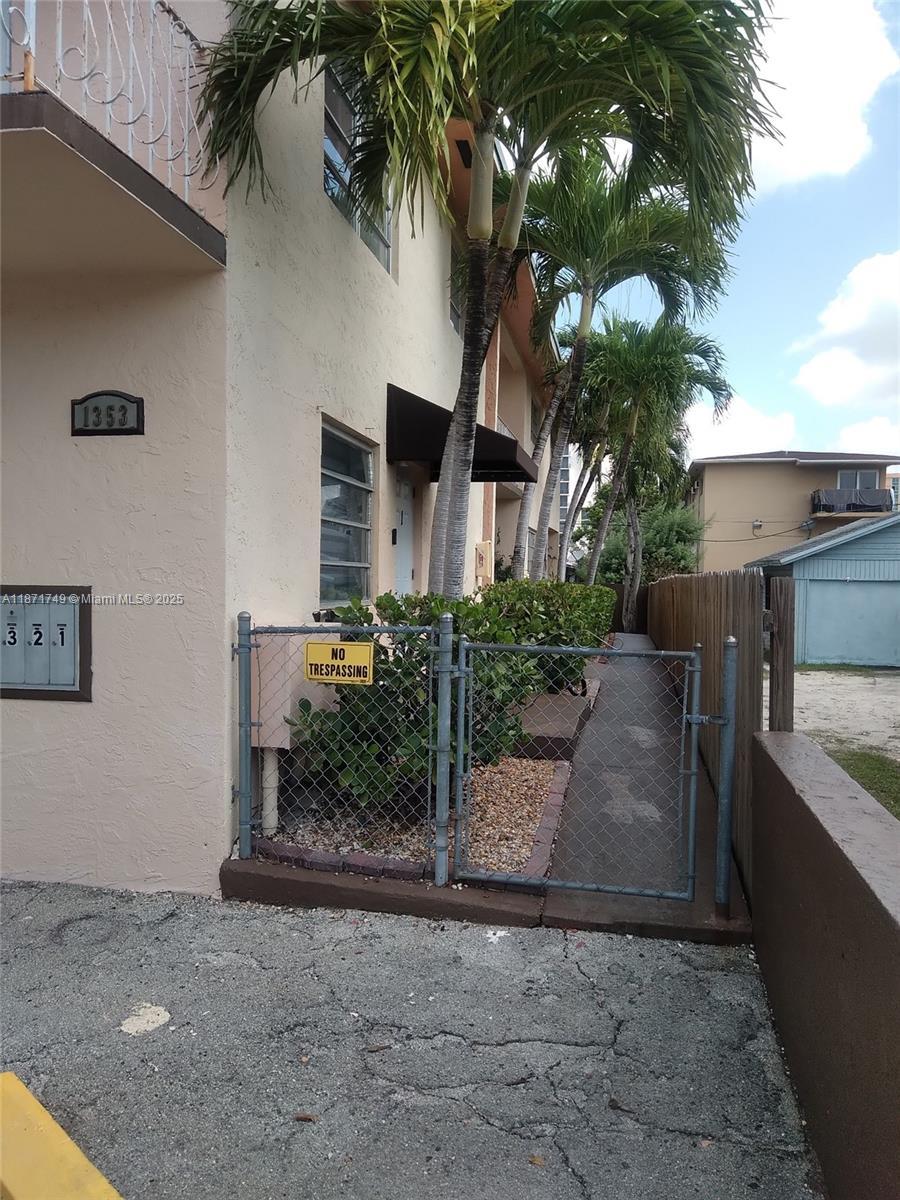 1353 NW 5 St, Miami FL 33125 photo 2