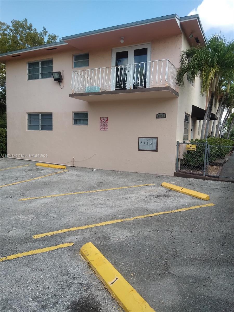 1353 NW 5 St, Miami FL 33125 photo 3