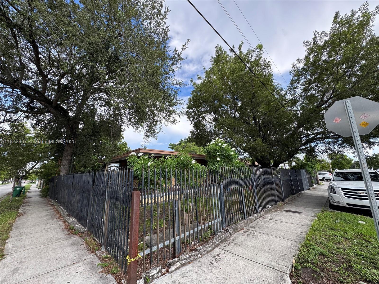 2751 NW 24th Ave, Miami FL 33142 photo 3