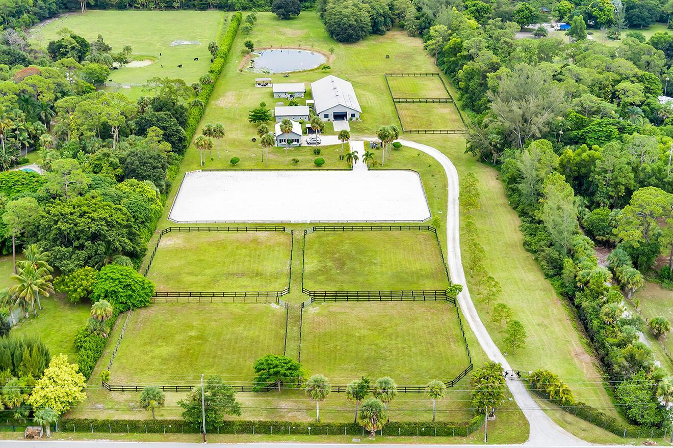 2770 E Road, FL 33470