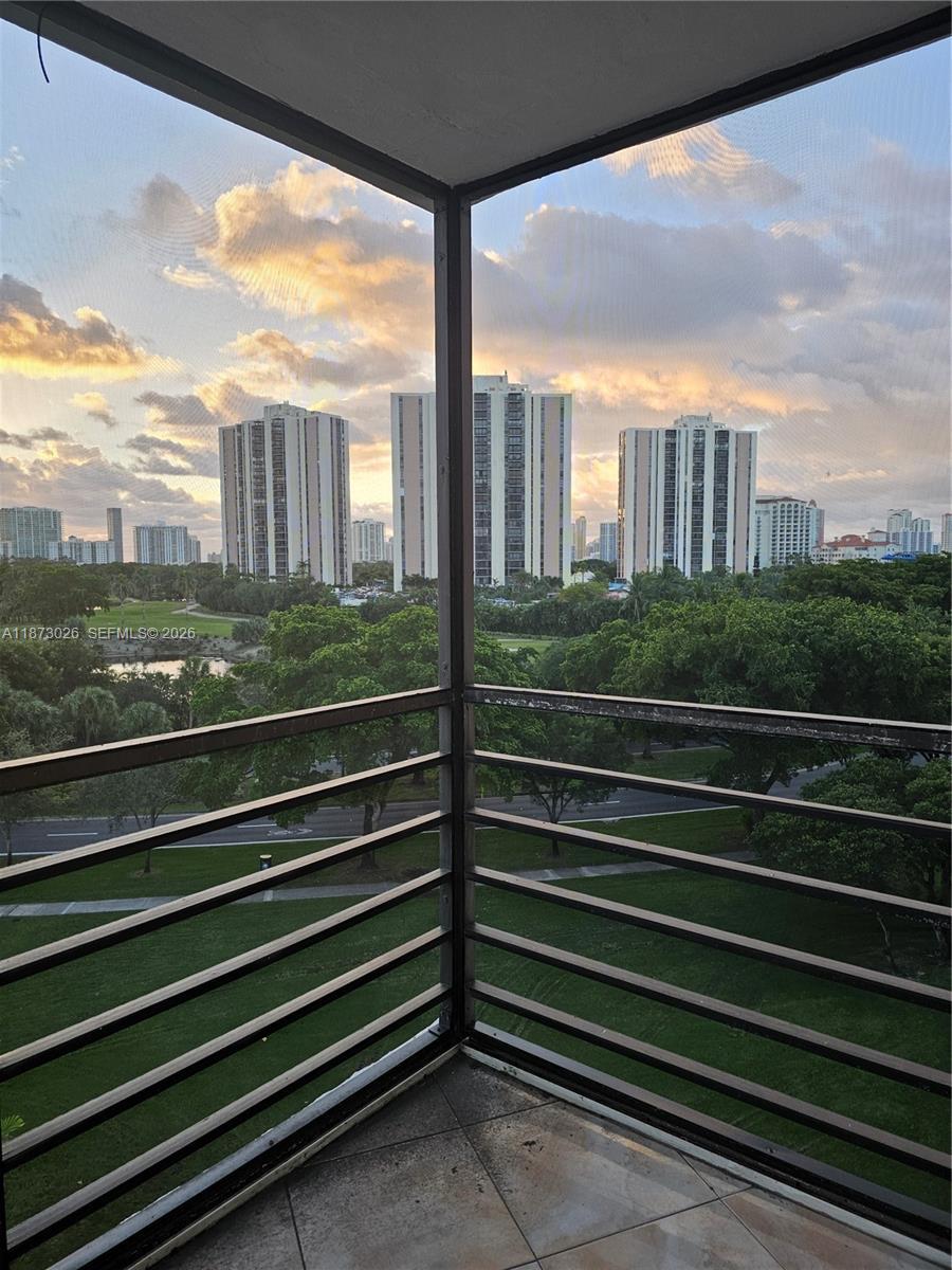 20400 W Country Club Dr # 711, Aventura FL 33180 photo 4