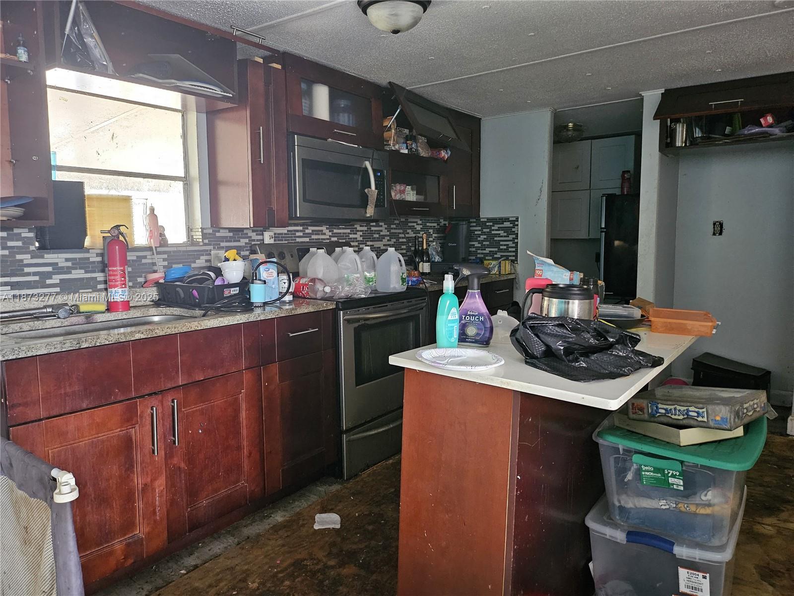 21610 NW 7th Ct, Pembroke Pines FL 33029 photo 3