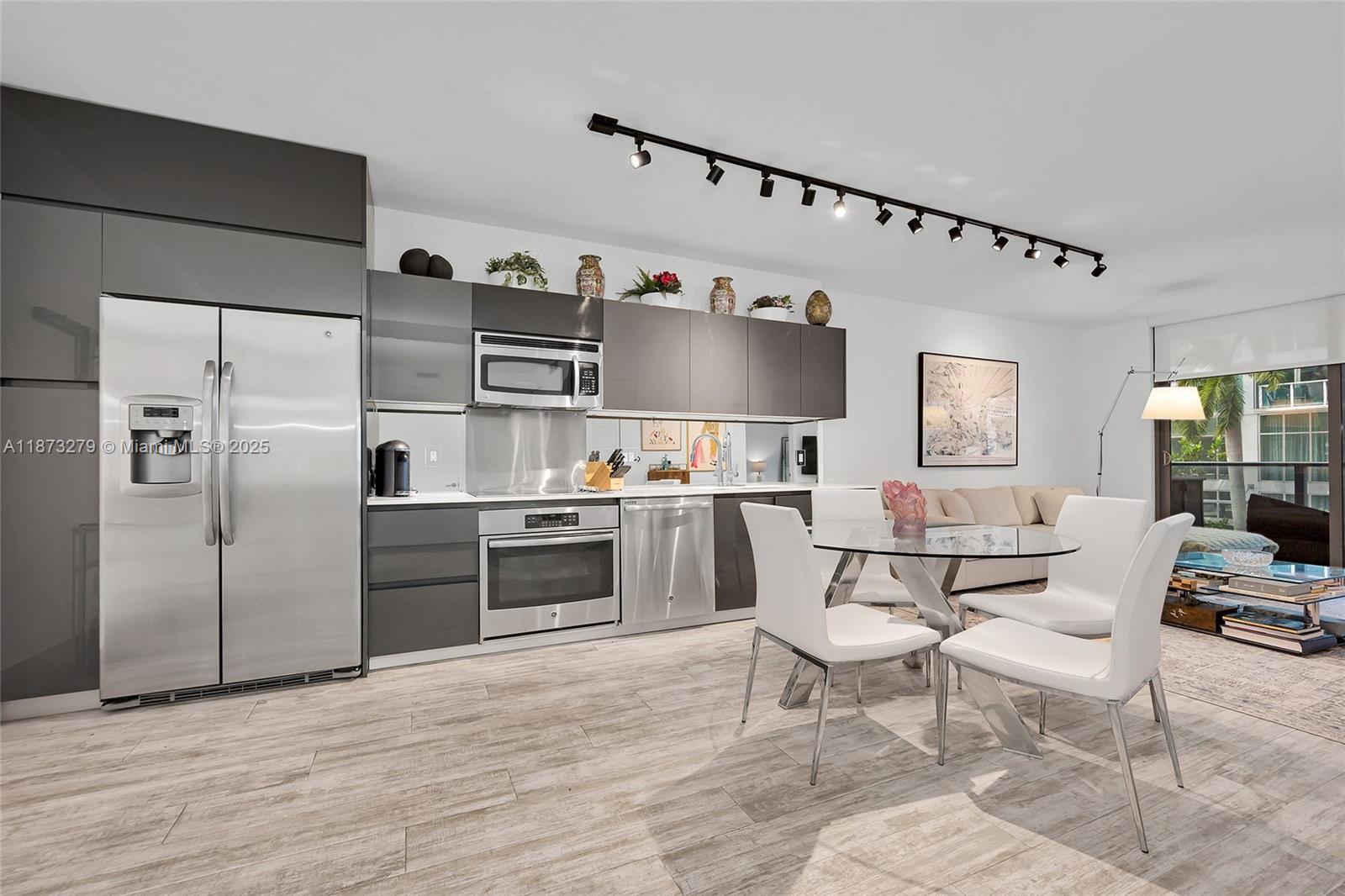 31 SE 6th St # 304, Miami FL 33131 photo 3