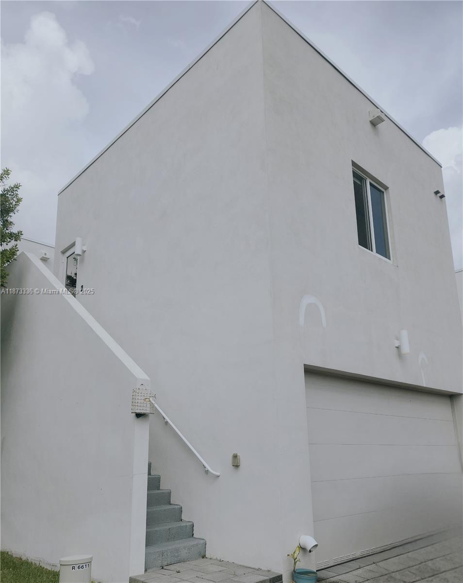 6611 NW 102nd Path, Doral FL 33178