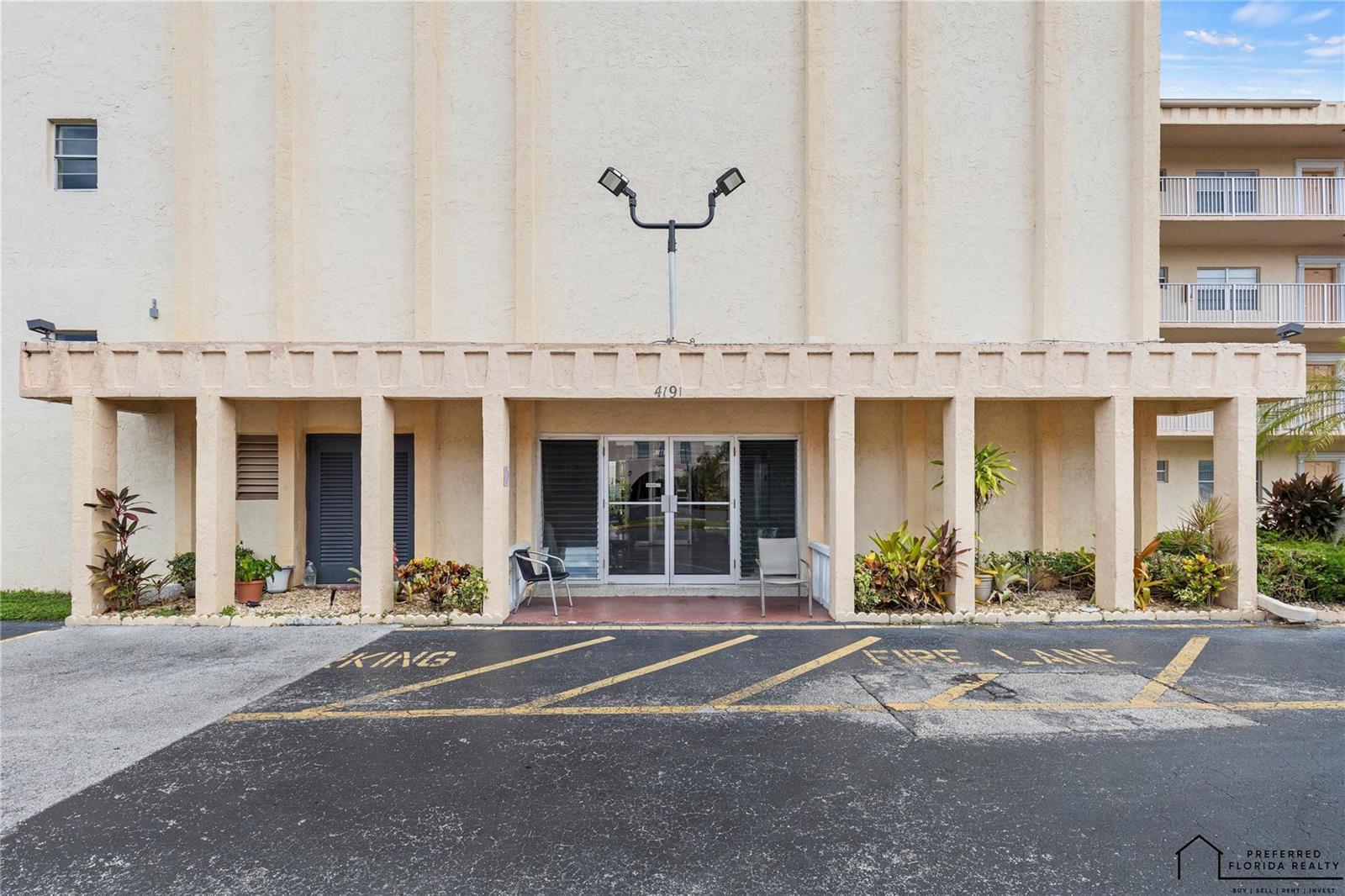 4191 NW 41st Street # 316, Lauderdale Lakes FL 33319