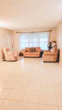 7205 W Oakridge Circle, Lake Worth FL 33462 photo 3