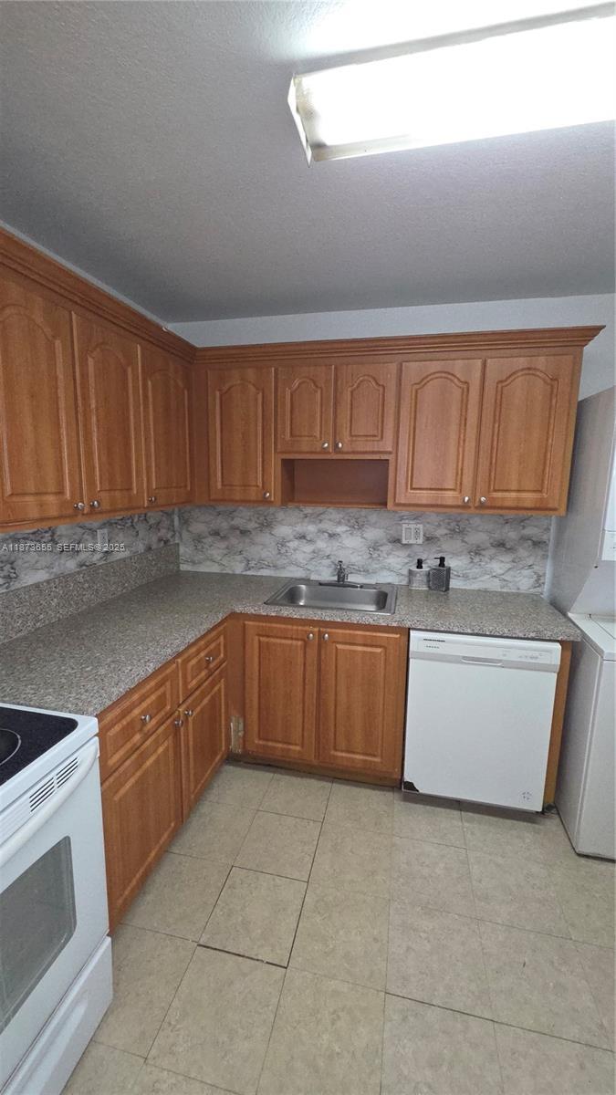 5231 Geneva Way # 205, Doral FL 33166 photo 2