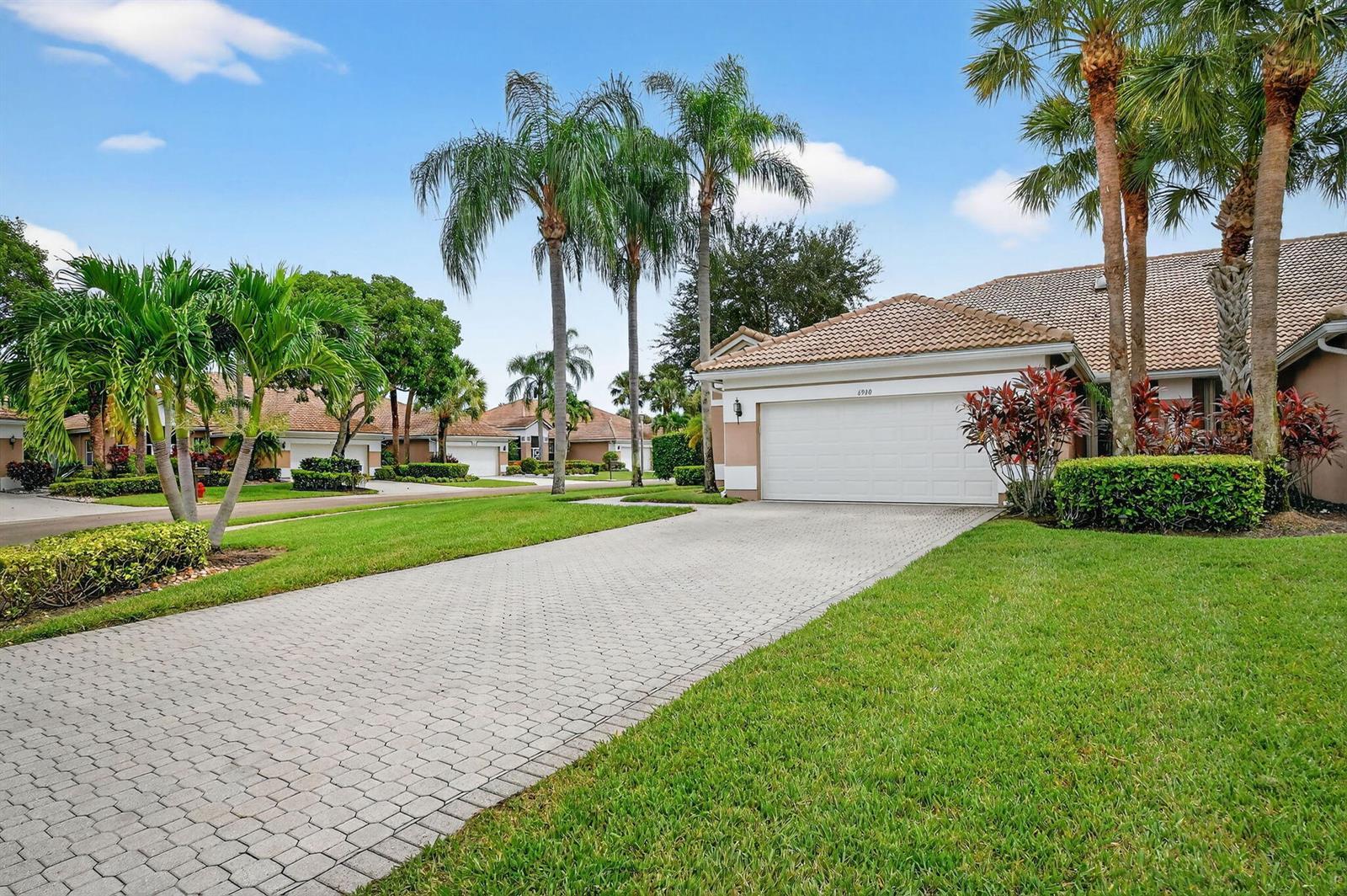 6900 Cairnwell Drive, Boynton Beach FL 33472 photo 2