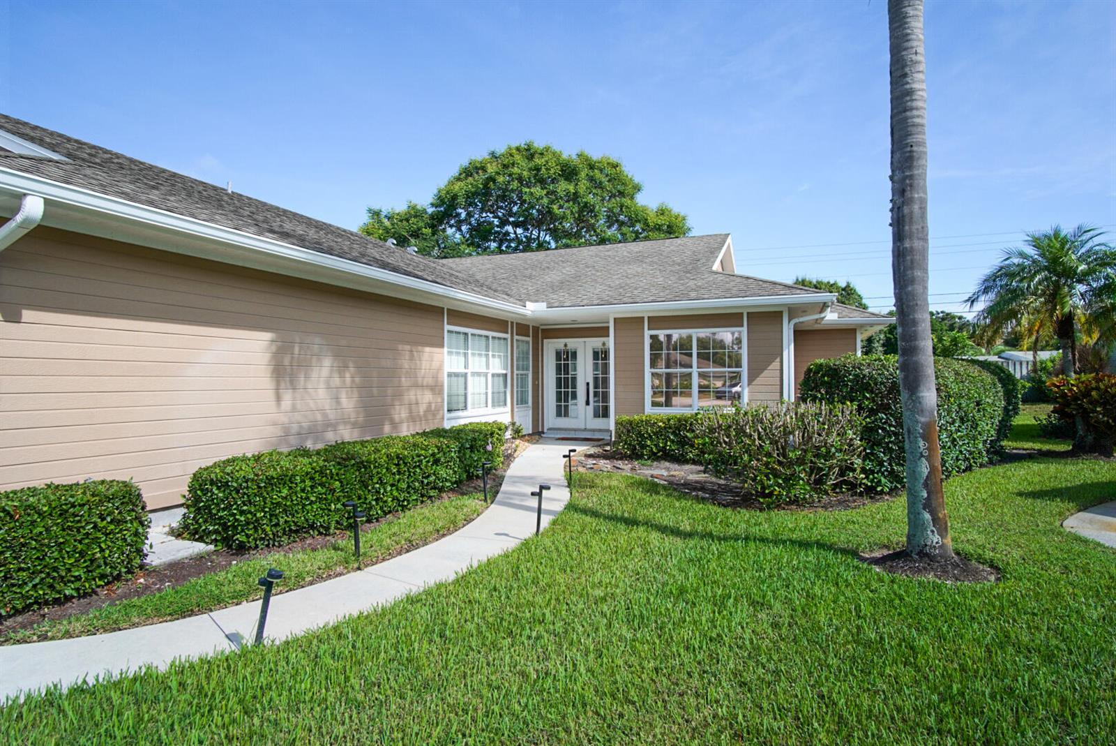 580 W Pointe Court SW, Vero Beach FL 32962 photo 2