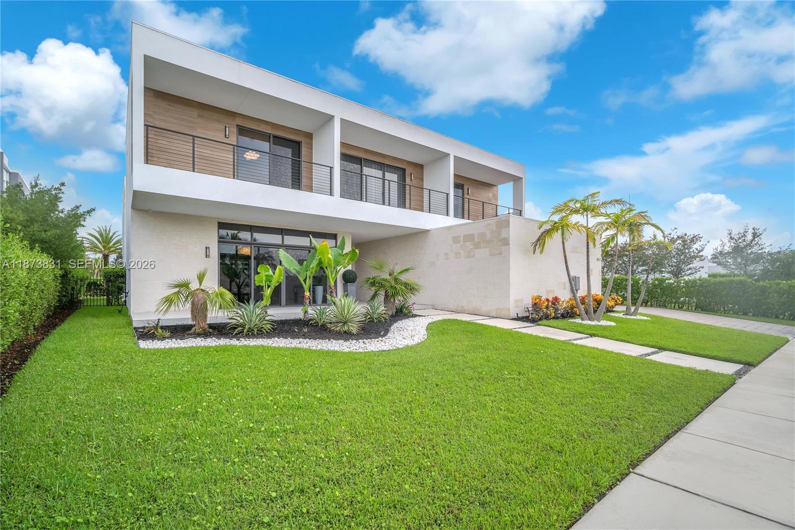 16572 S Botaniko Dr S, Weston FL 33326 photo 2