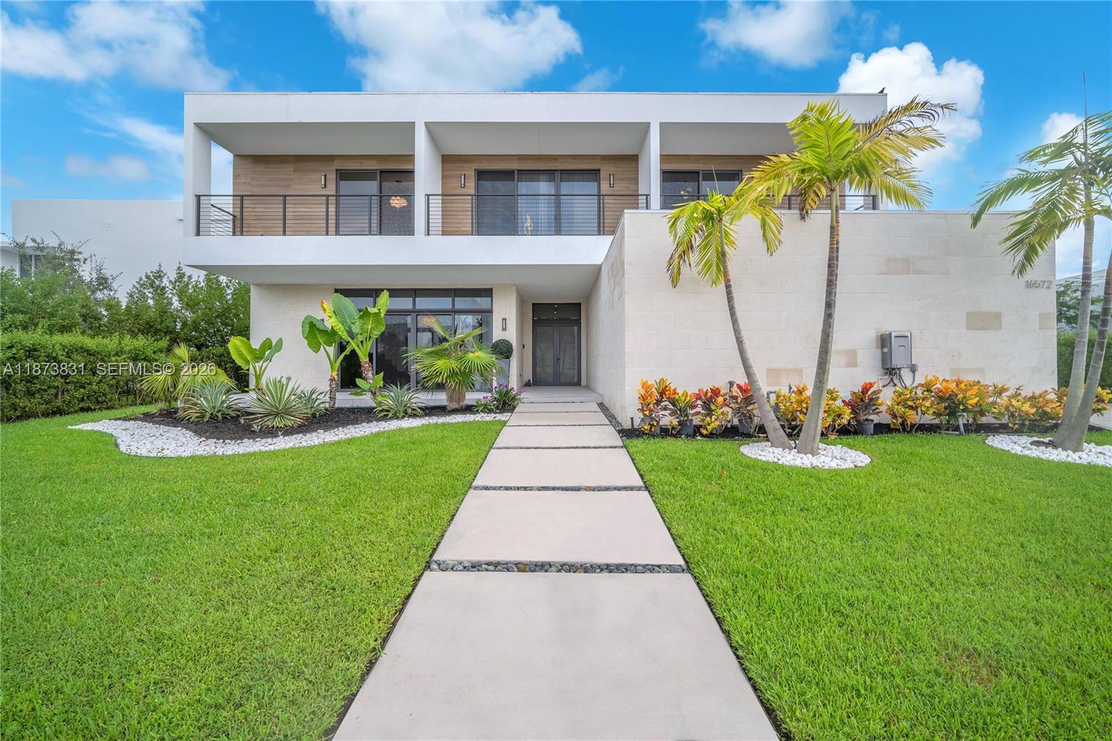 16572 S Botaniko Dr S, Weston FL 33326