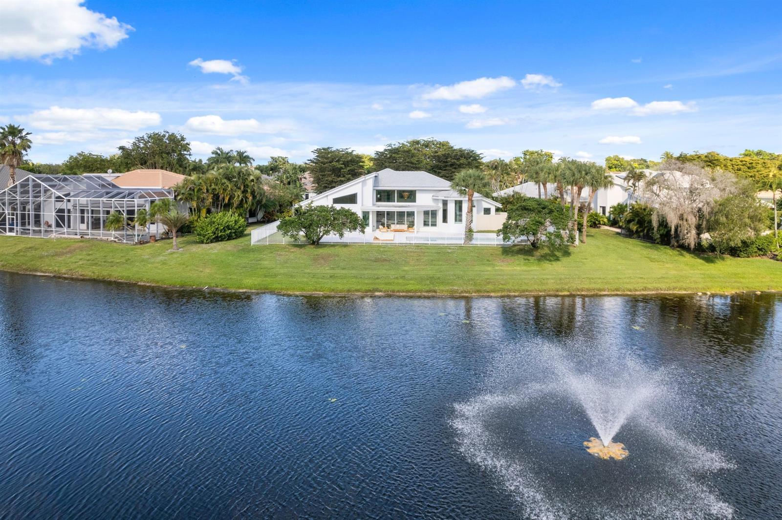 11166 Isle Brook Court, Wellington FL 33414 photo 2