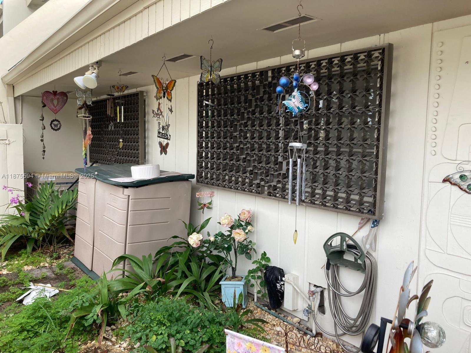 8124 SW 81st Ter, Miami FL 33143 photo 2