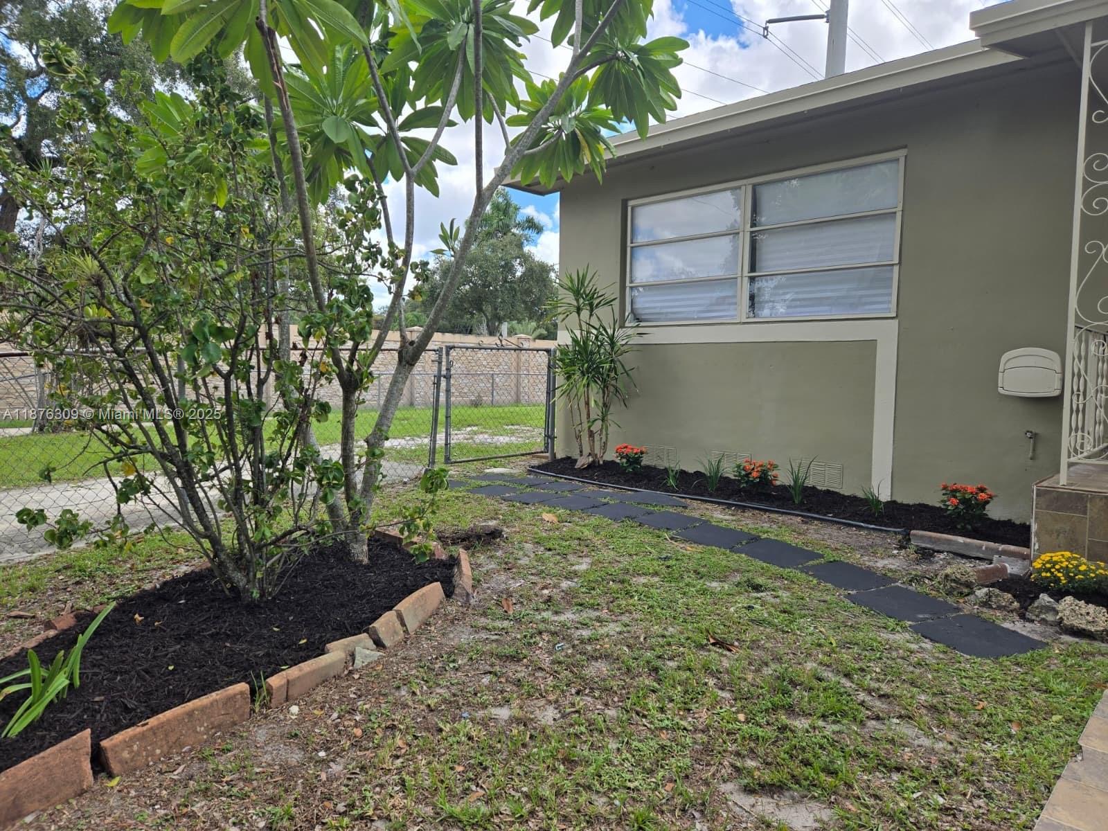 6400 Meade St, Hollywood FL 33024 photo 3