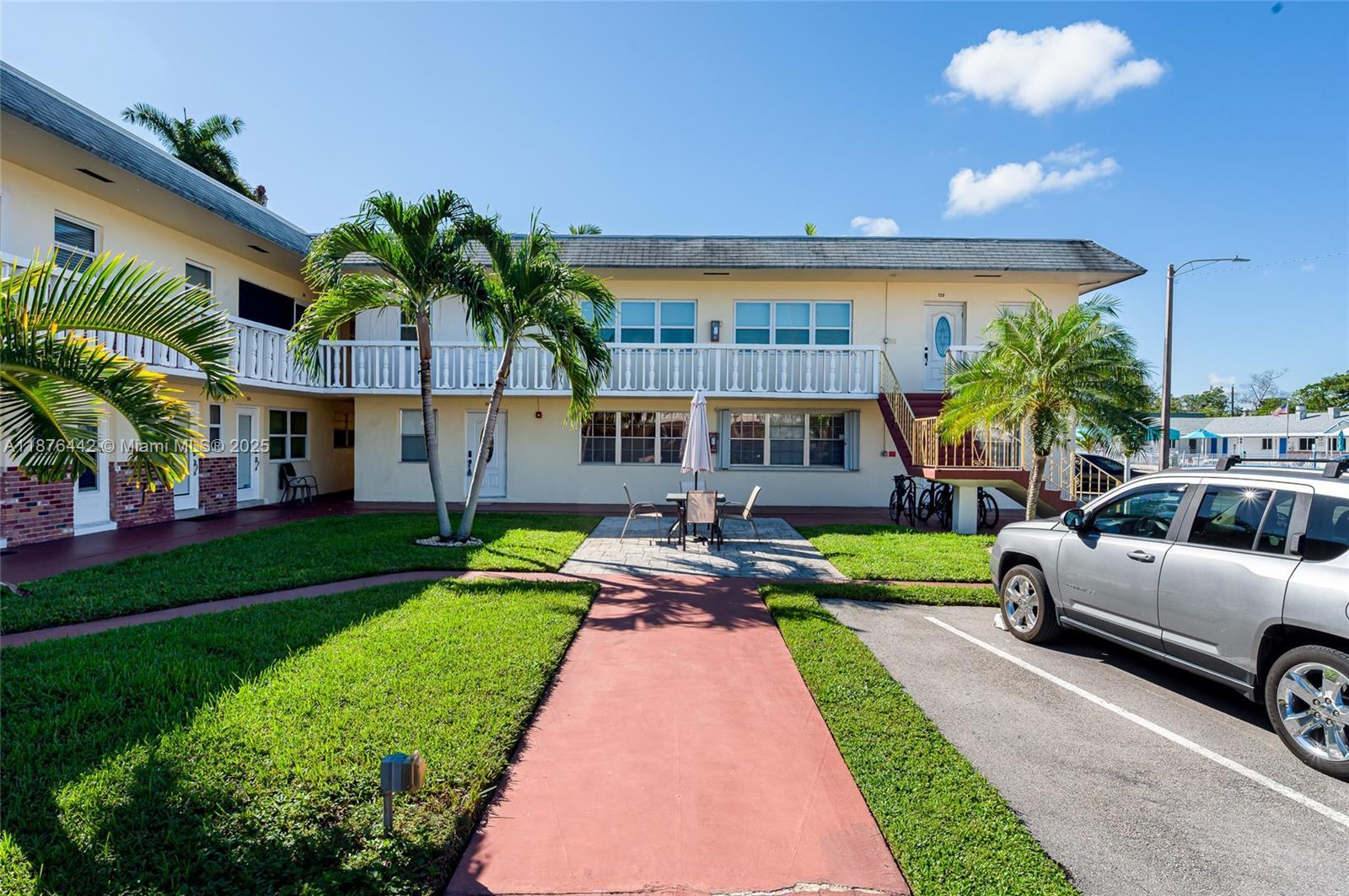 1451 N 12th Ct # 8B, Hollywood FL 33019 photo 2