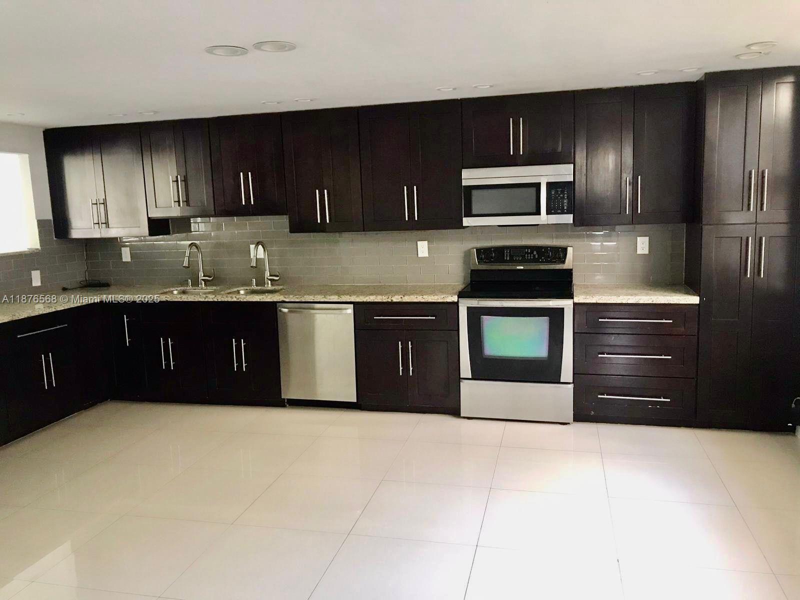 20381 NE 30th Ave # 7, Aventura FL 33180 photo 2