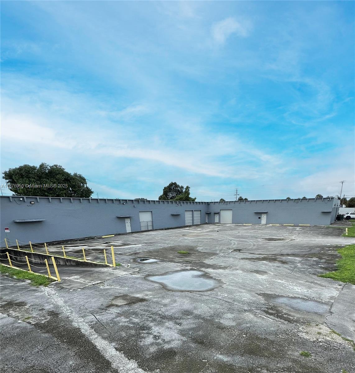 6599 NW 74th Avenue, Miami FL 33166 photo 2