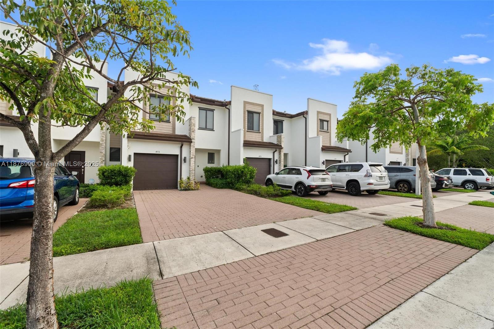 403 NE 212th St, Miami FL 33179 photo 2