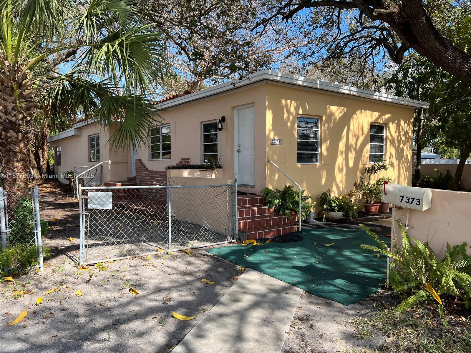 7373 SW 6th St, Miami FL 33144