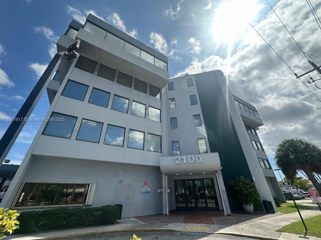 2100 W 76th St # 202, Hialeah FL 33016