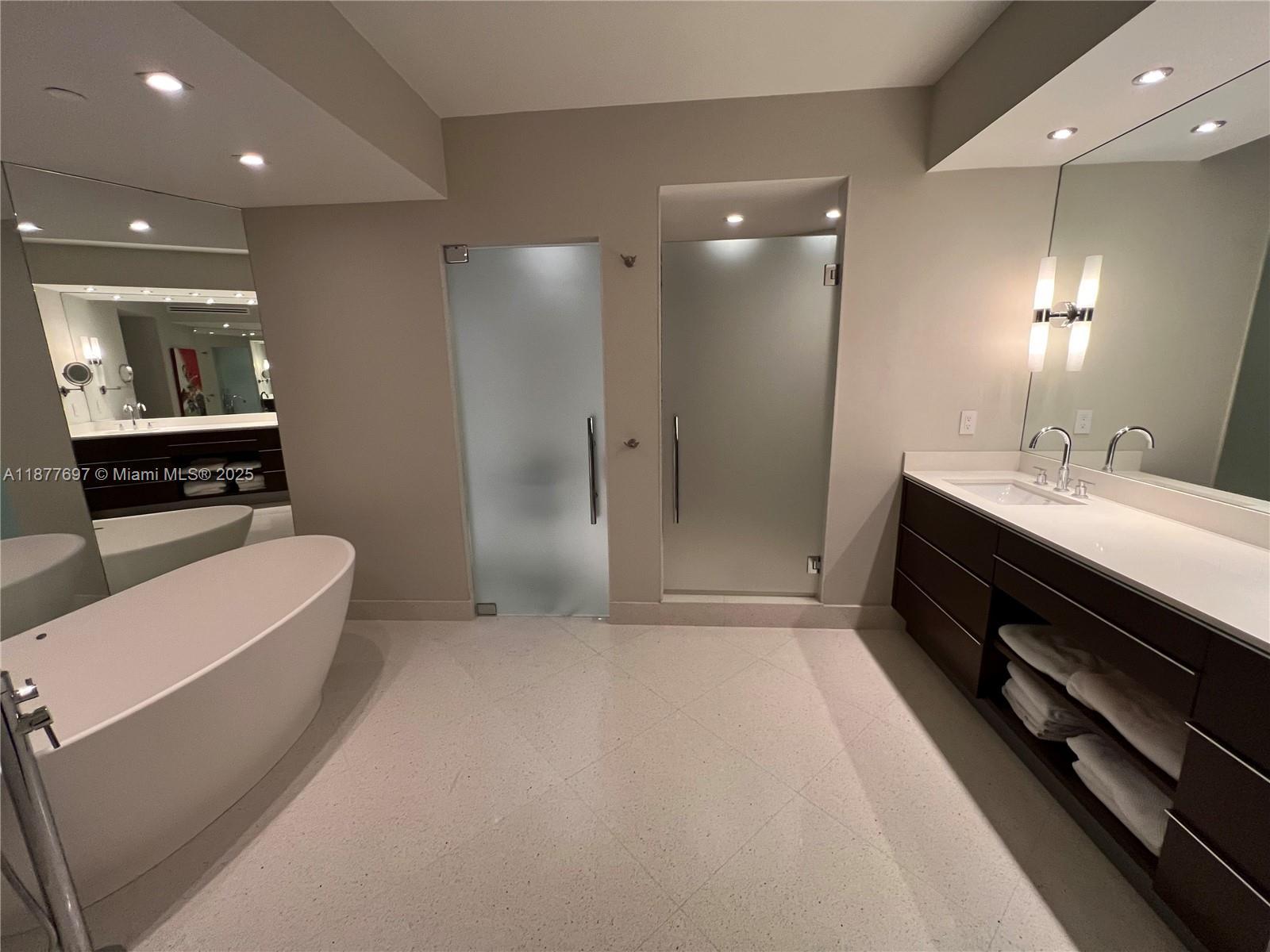 300 S Pointe Dr # 2806, Miami Beach FL 33139 photo 5