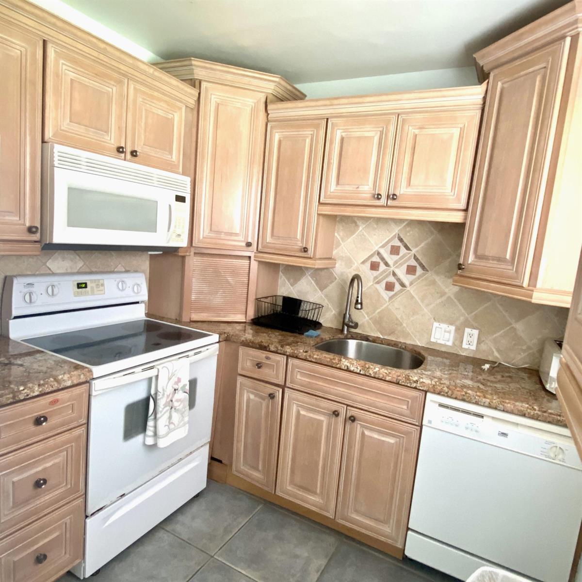 392 Brighton J, Boca Raton FL 33434 photo 2