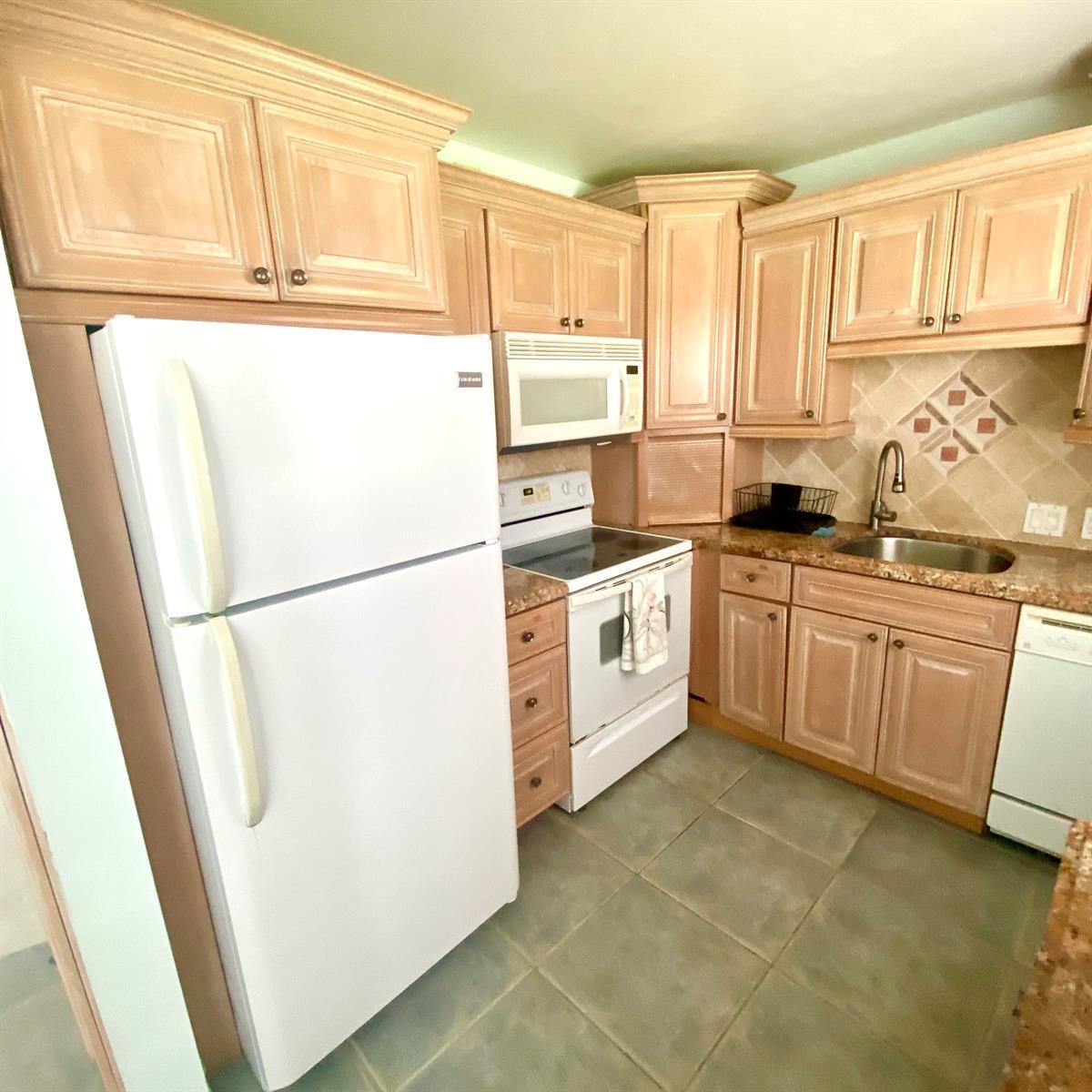 392 Brighton J, Boca Raton FL 33434 photo 3