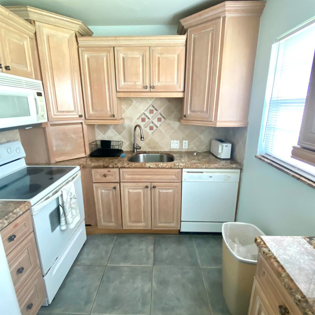 392 Brighton J, Boca Raton FL 33434
