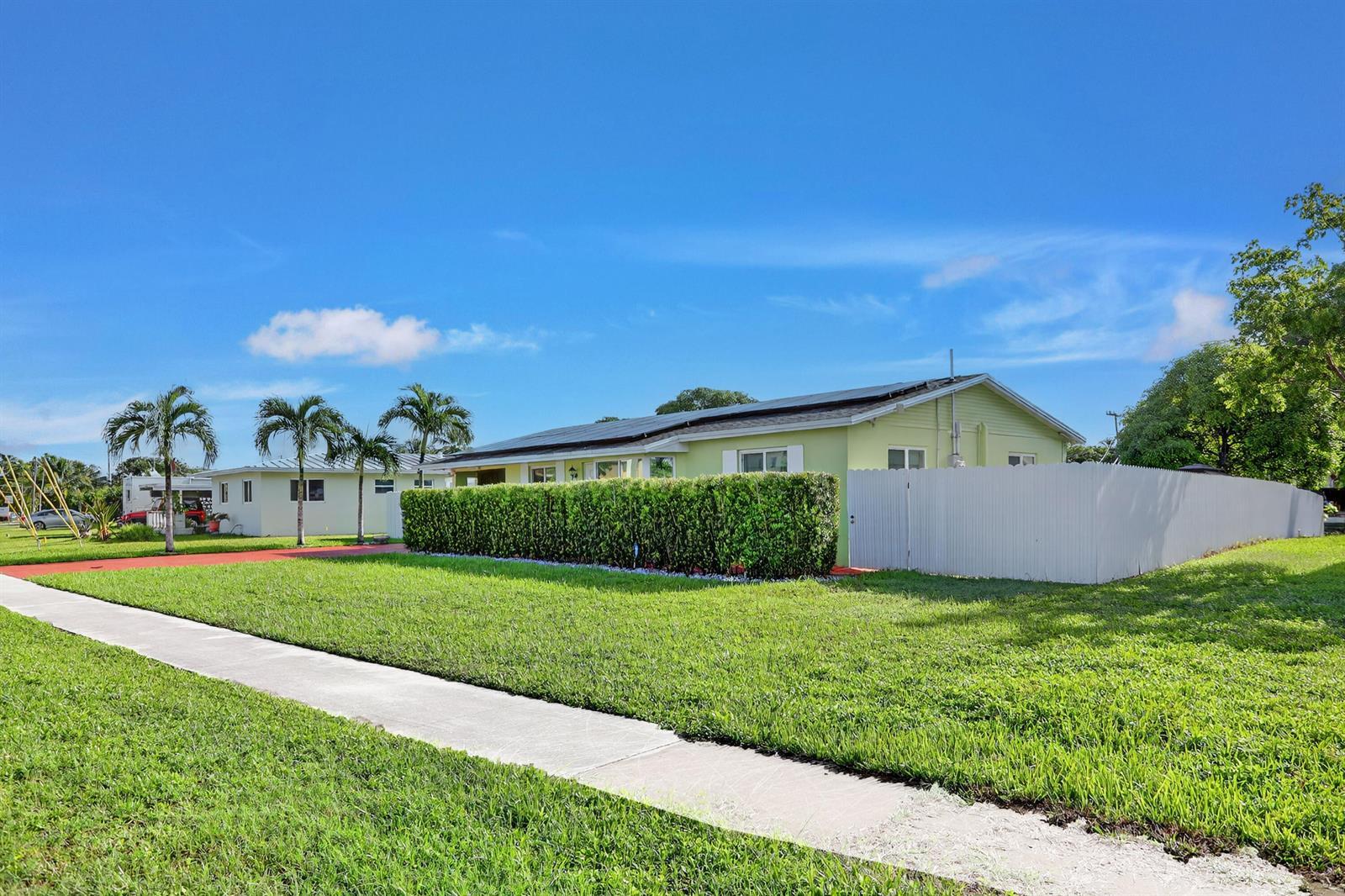 1088 W River Drive, Margate FL 33063 photo 5