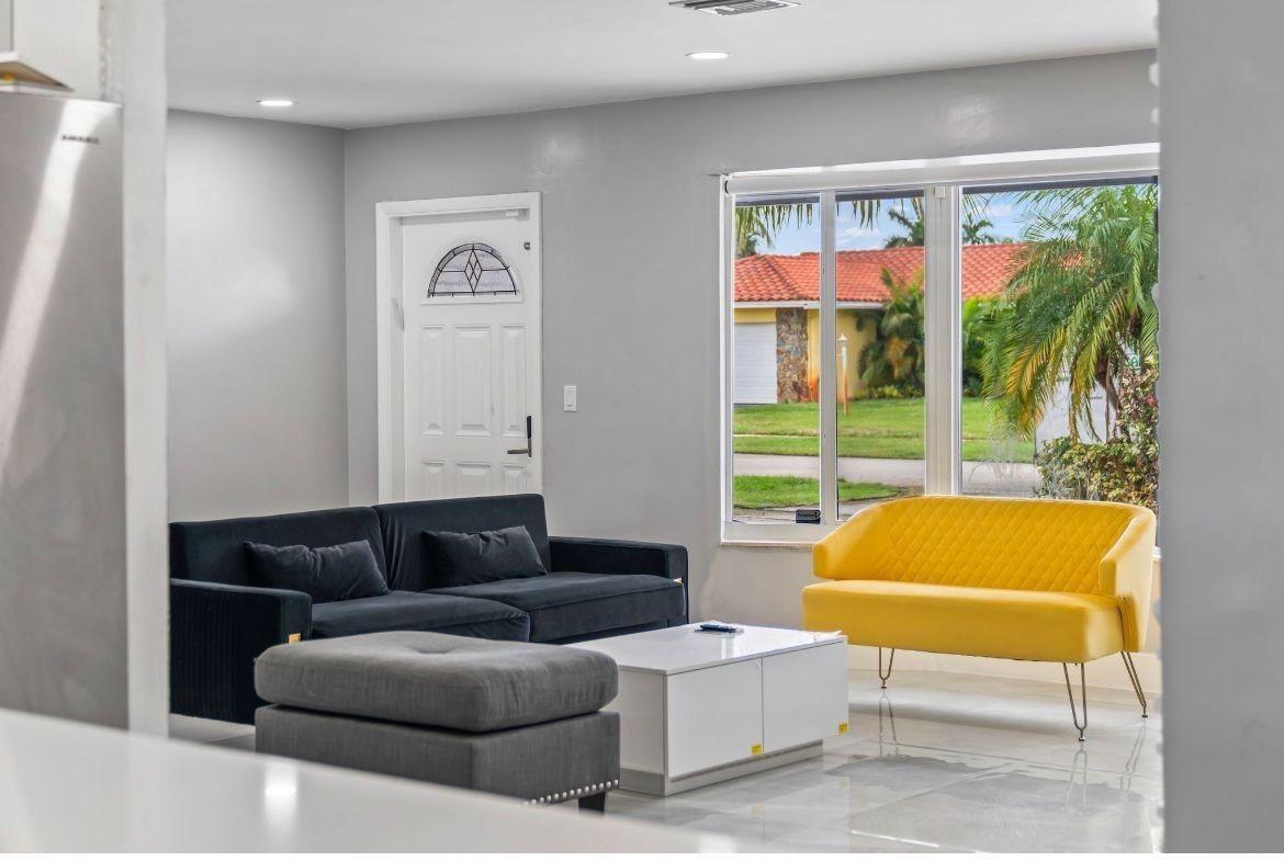 4811 Hayes Street, Hollywood FL 33021 photo 2