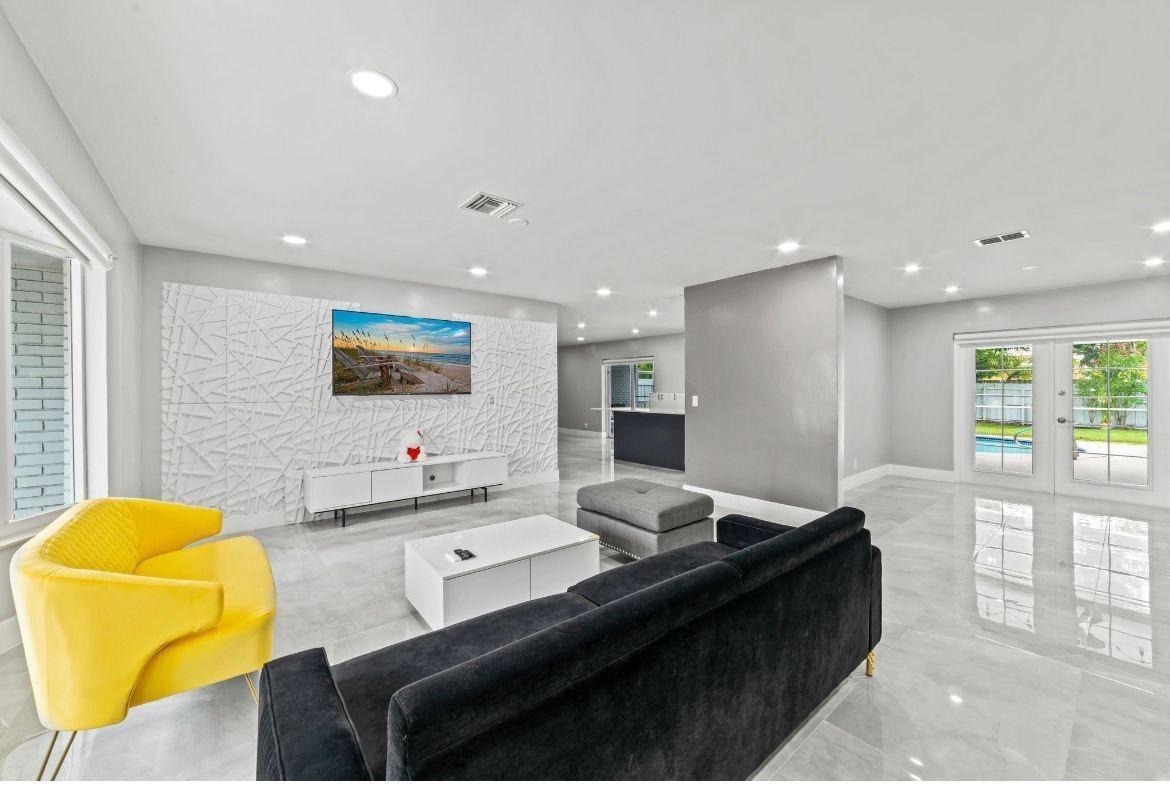4811 Hayes Street, Hollywood FL 33021 photo 3