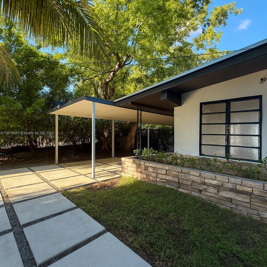 691 NW 7th St Rd, Miami FL 33136 photo 2