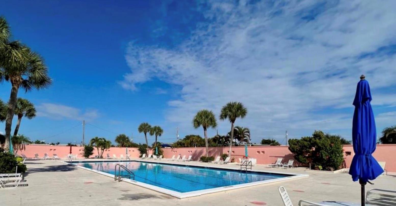 1200 Colonnades Drive # 208, Fort Pierce FL 34949 photo 3