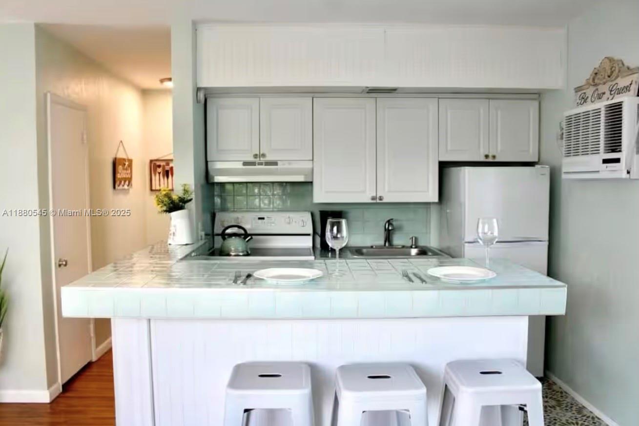 316 Walnut St # 2, Hollywood FL 33019 photo 4