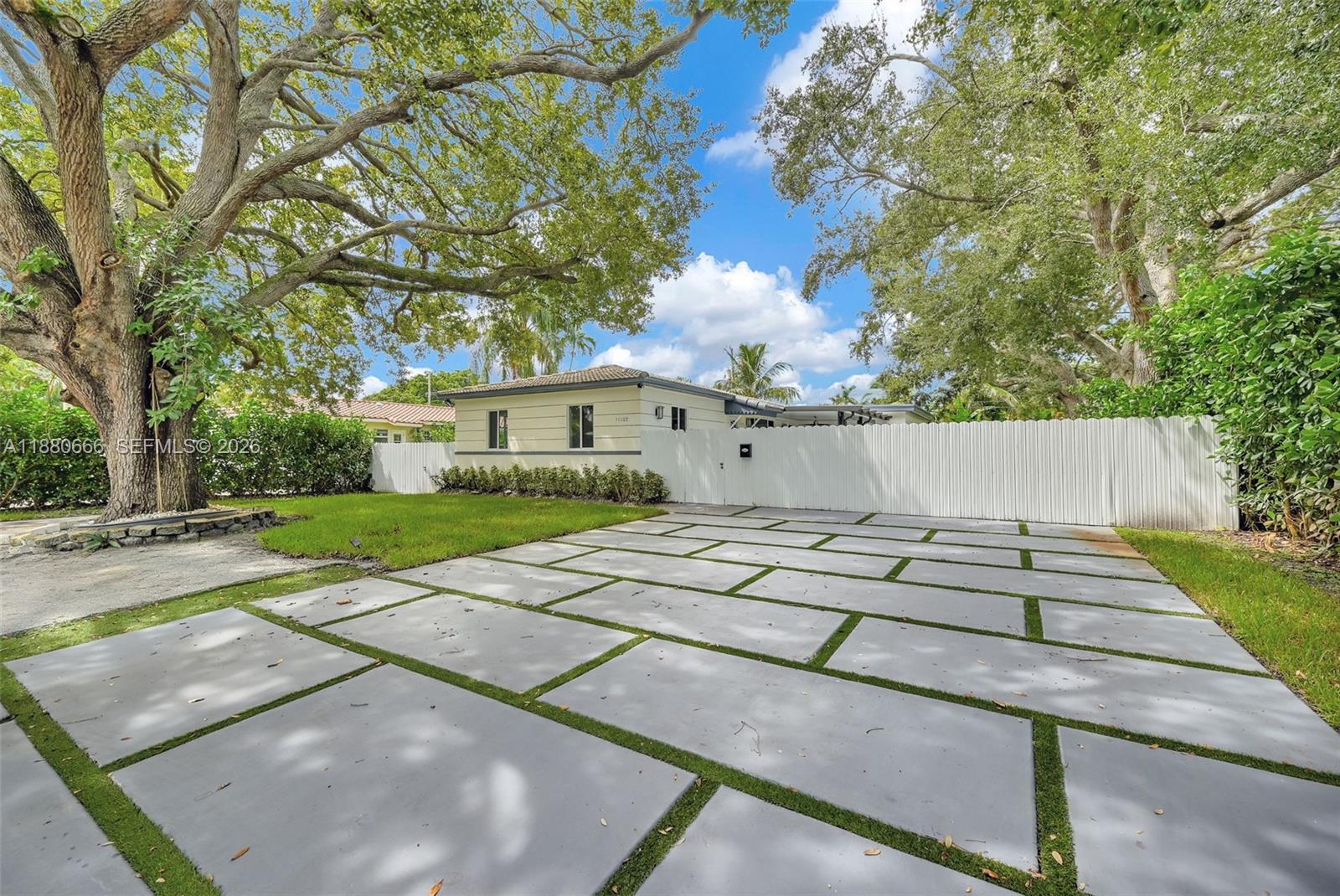 11102 NE 9th Ct, Biscayne Park FL 33161 photo 2
