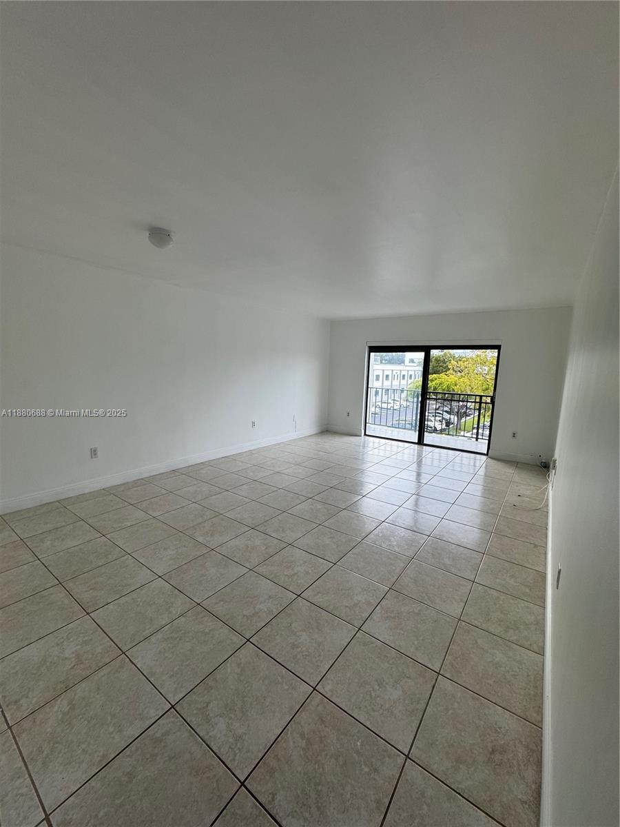 10431 N Kendall Dr # D312, Miami FL 33176 photo 2