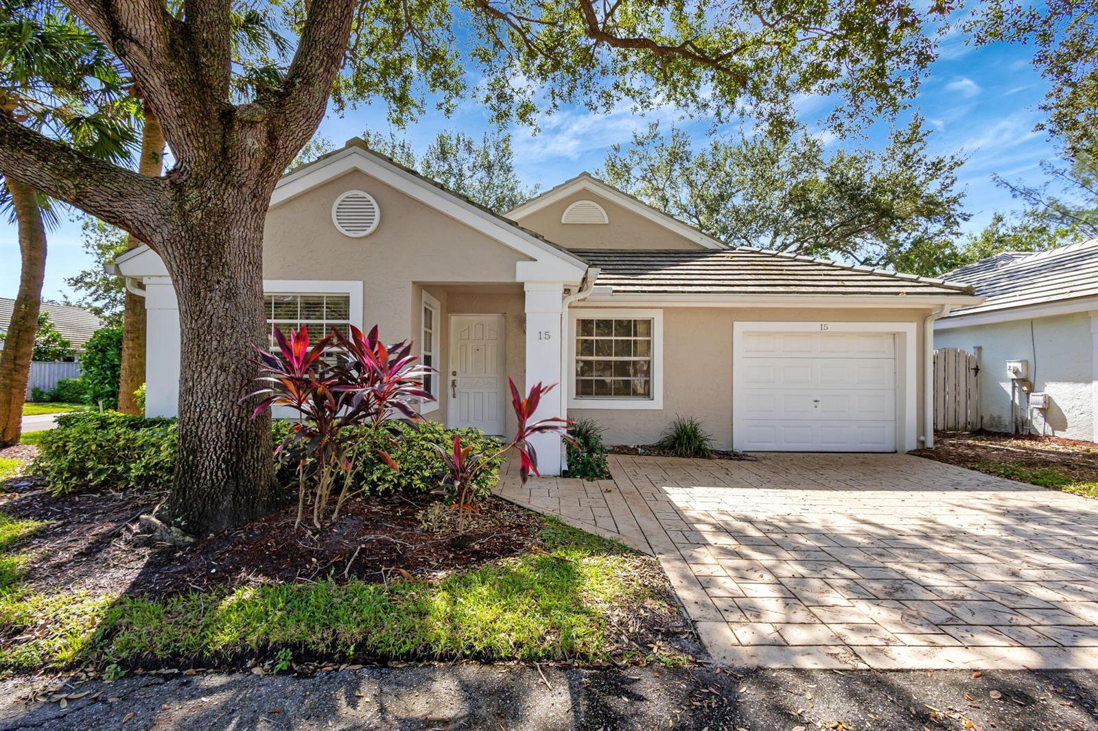 15 Admirals Court, Palm Beach Gardens FL 33418 photo 2