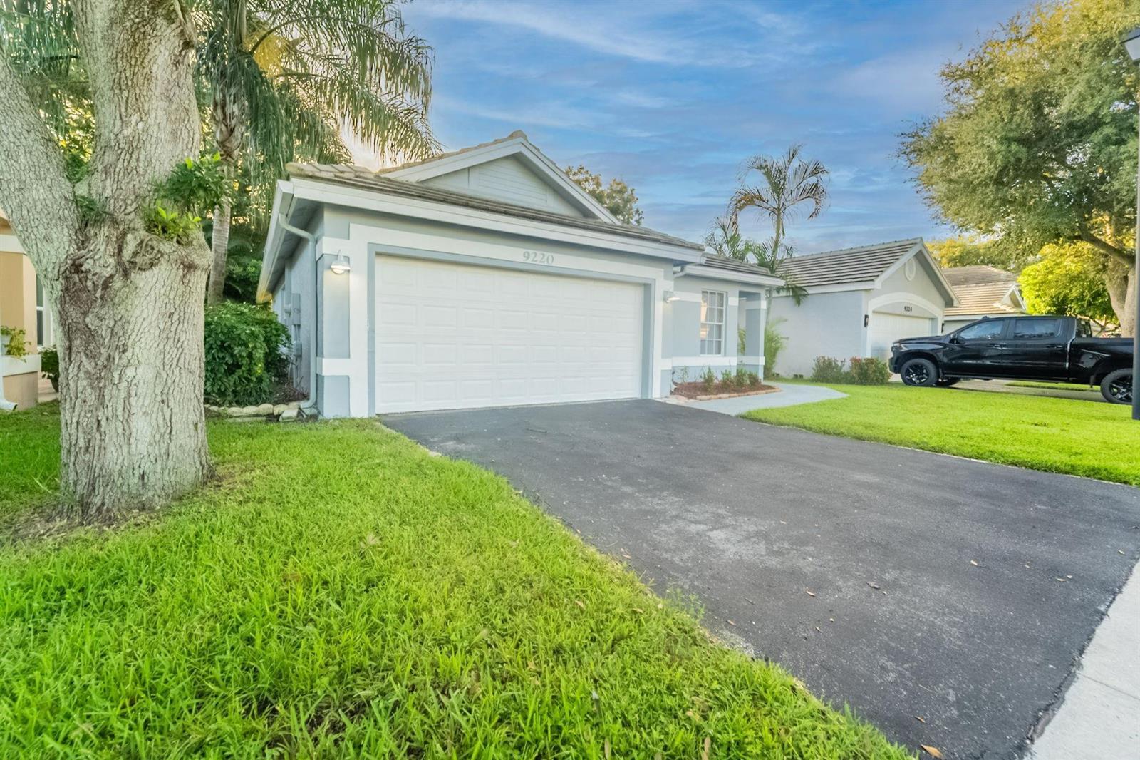 9220 Arborwood Circle, Davie FL 33328 photo 2
