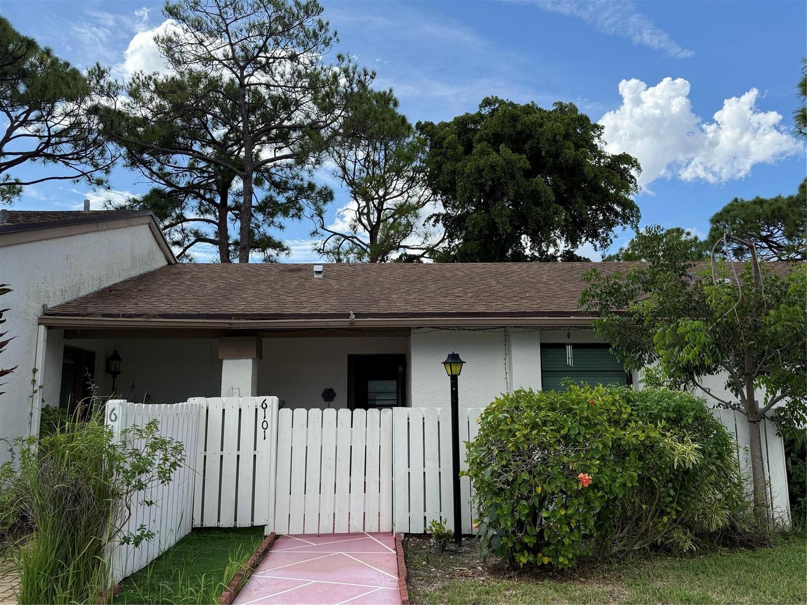 6101 Woodlake Boulevard, FL 33463
