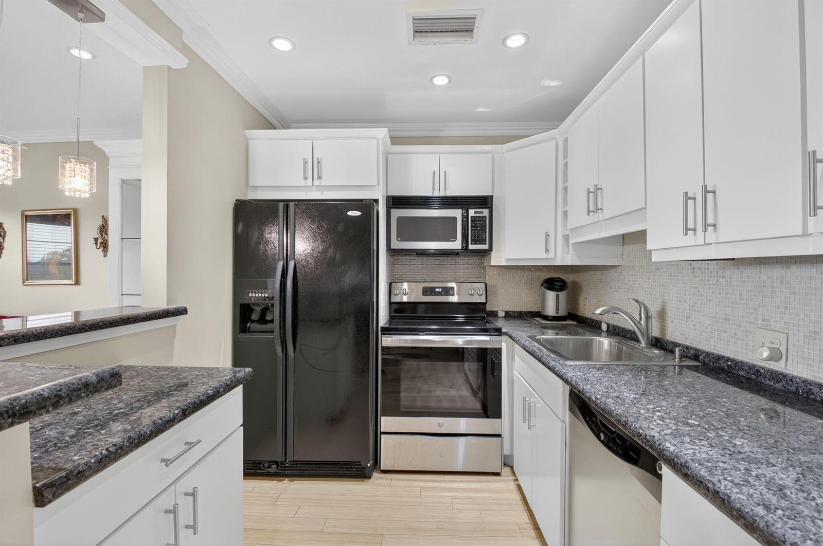 125 Suffolk C, Boca Raton FL 33434 photo 2