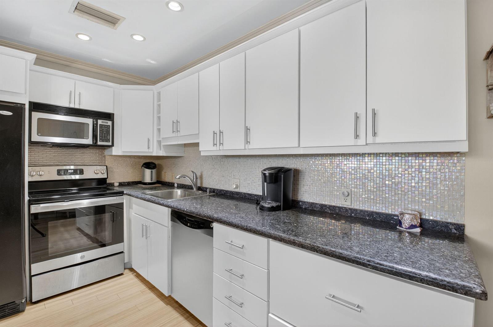 125 Suffolk C, Boca Raton FL 33434 photo 4